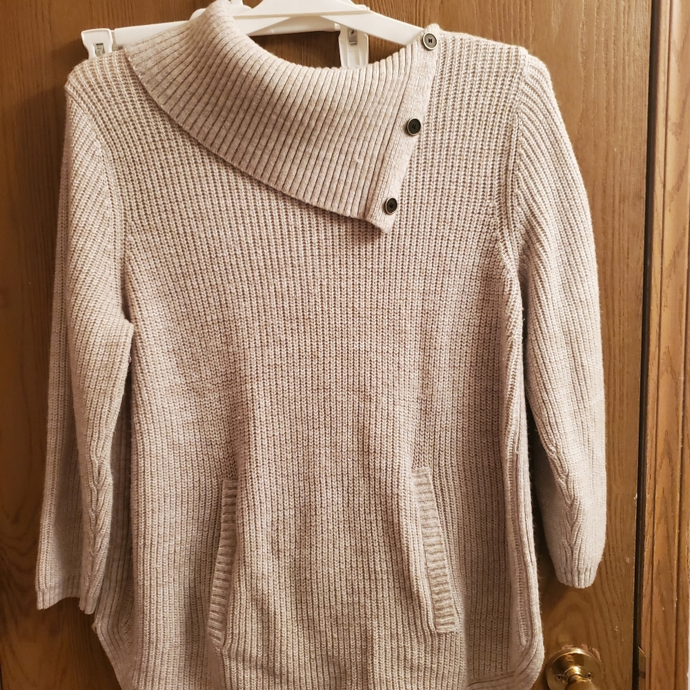 Pullover sweater